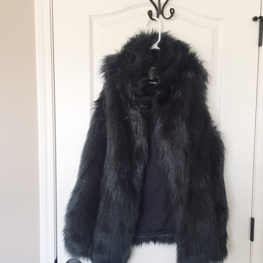 LOFT black fuzzy vest with front closure hooks